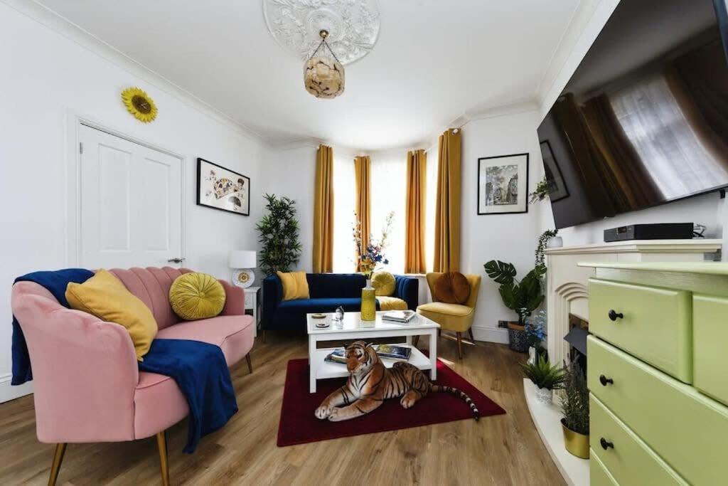 Your Chic 3Br Home Comfort And Style In London Kültér fotó
