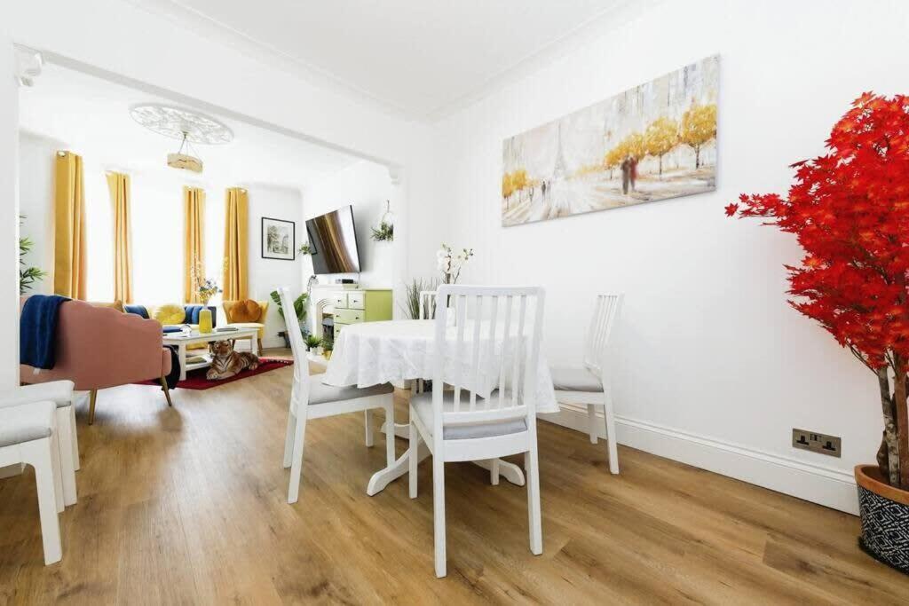 Your Chic 3Br Home Comfort And Style In London Kültér fotó